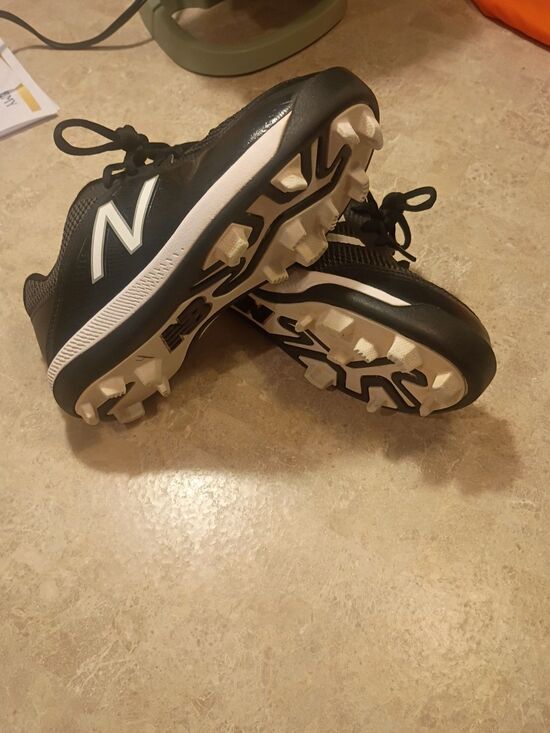 New Balance Other - New Balance J4040Bk4 Boys Size 3 Cleats White Black NB